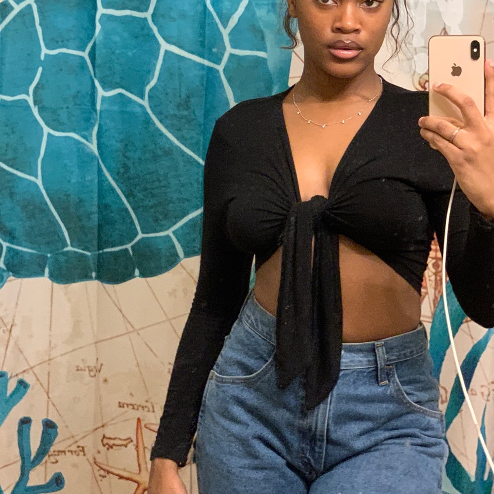 I’m selling the shirt. - Picture 2 of 4